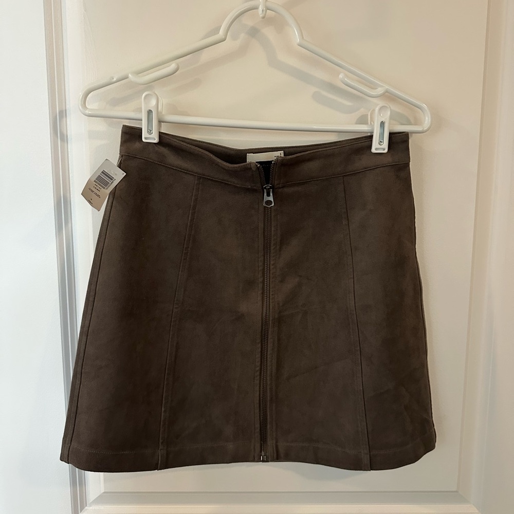 NWT Aritzia Wilfred free Leah Front Zip Mini Skirt